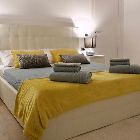 דירות איגלסיאס Nel Cuore Del Centro Storico Con Comfort E Stile מראה חיצוני תמונה
